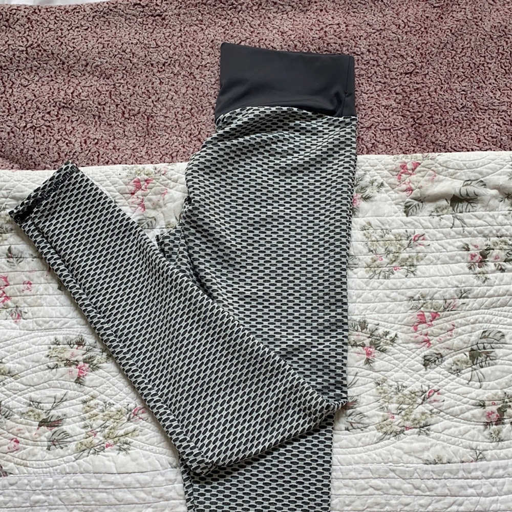 TikTok Butt Scrunch Leggings ✨🖤